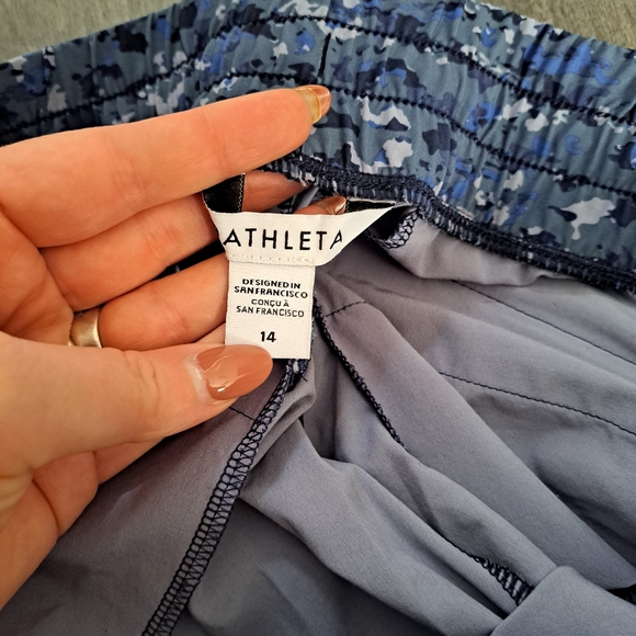 14 Athleta Blue Camoflage Animal Print Cropped Flowy Pants - Picture 5 of 6